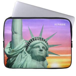 Lady Liberty und Sonnenaufgang Laptopschutzhülle