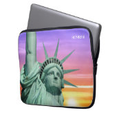Lady Liberty und Sunrise Laptopschutzhülle (Vorderseite Links)
