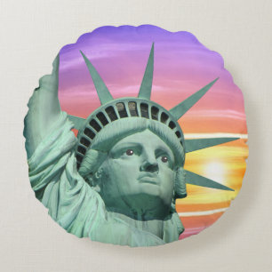 Lady Liberty und Sunrise Rundes Kissen