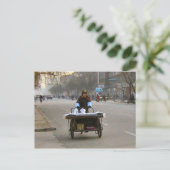 Lady liefert Waren Postkarte (Stehend Vorderseite)