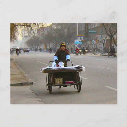 Lady liefert Waren Postkarte (Vorderseite)