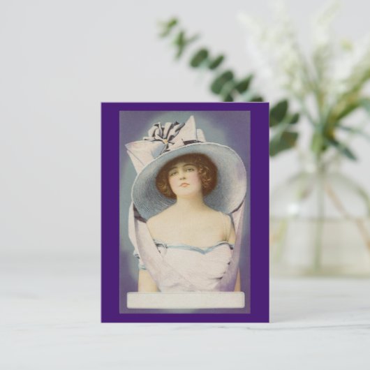Lady mit Bow Big Hat Postkarte (Stehend Vorderseite)