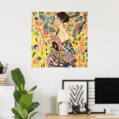 Lady mit Fan von Gustav Klimt Poster (Heimbüro)