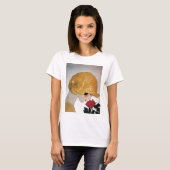 LADY MIT ROTE ROSE T-Shirt (Vorne ganz)