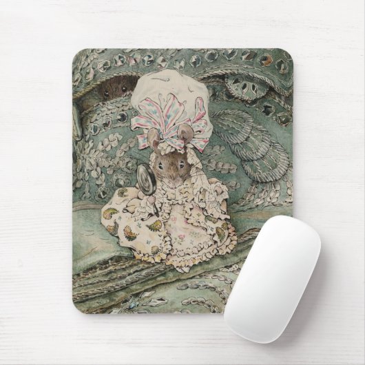 Lady Mouse in einer Mob Cap (von Beatrix Potter) Mousepad (Mit Mouse)