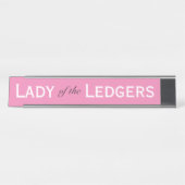 Lady of Ledgers Funny Female Accountant CFO Schreibtischnamensplakette (Vorderseite )