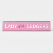 Lady of Ledgers Funny Female Accountant CFO Schreibtischnamensplakette (Vorderseite )