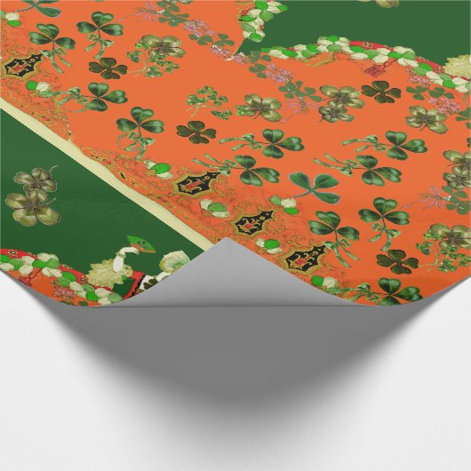LADY ORANGE AND KLEEBLATTS St. Patricks Day Green Geschenkpapier (Ecke)