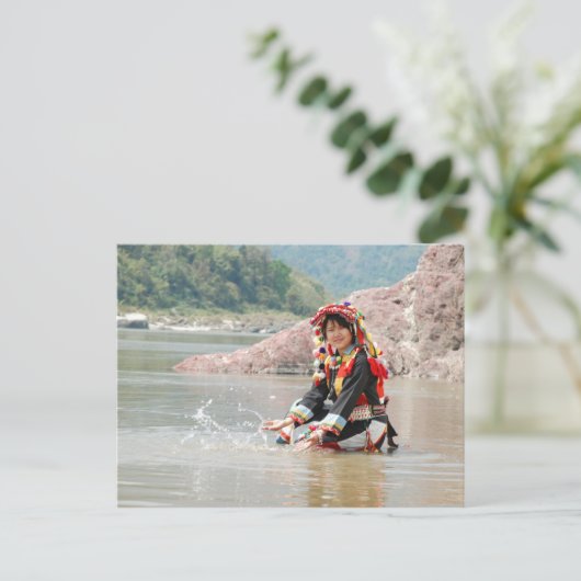 Lady Padaung Postkarte (Stehend Vorderseite)