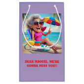 " LADY RETIRED AM STRAND " KLEINE GESCHENKTÜTE (Rückseite)