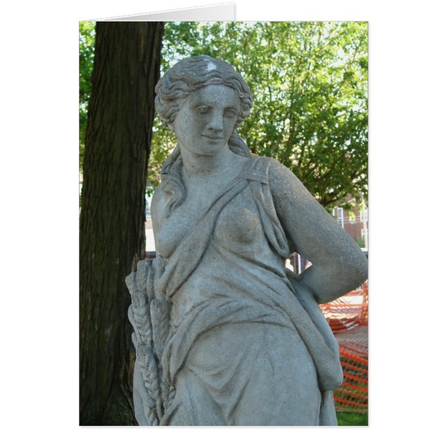 Lady Statue in Washington, Iowa (Vorne)