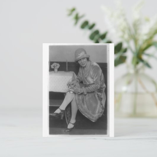 Lady with Flask 1926 Postkarte (Stehend Vorderseite)