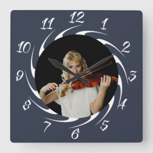LADY WITH VIOLIN QUADRATISCHE WANDUHR