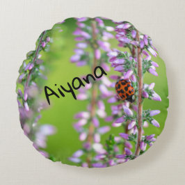 Ladybird auf lila Blume - Rundes Kissen