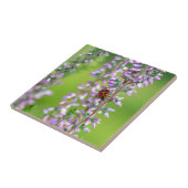Ladybird auf violetten Blumen Fliese (Seite)