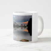 Ladybird Lake Sunrise 1 - Austin Texas Skyline Jumbo-Tasse (Vorderseite Rechts)
