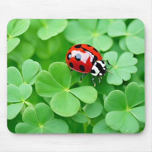 Ladybug an vierblättrigen Clovers Mousepad (Vorne)