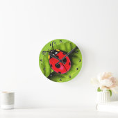 Ladybug auf der linken Seite Runde Wanduhr (Zuhause)