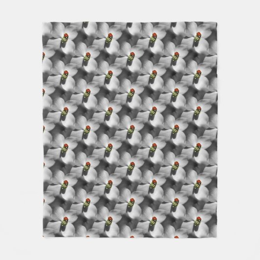 Ladybug auf Dogwood Blume Nattern Muster Fleecedecke (Vorderseite)