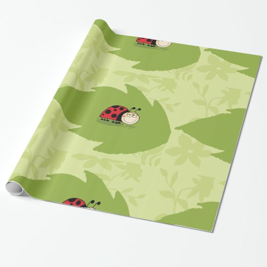 Ladybug auf einem Blätterwaschpapier Geschenkpapier (Ungerollt)