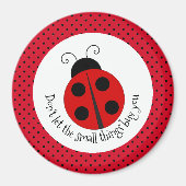 Ladybug auf Polka Dots Design Magnet (Vorne)