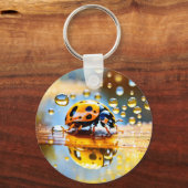 Ladybug bei Regen Schlüsselanhänger (Rückseite)