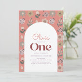 Ladybug & Blume Muster Arch Pink 1. Geburtstag Einladung (Stehend Vorderseite)