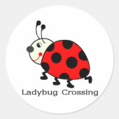 Ladybug Crossing Runder Aufkleber (Vorderseite)