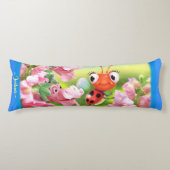 Ladybug im Blumengarten. Blue Riese Brauch Seitenschläferkissen (Vorderseite)