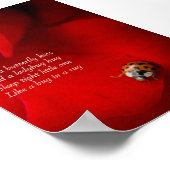 Ladybug in Rote Rose Ladybug umarmt Kinderplakat Poster (Ecke)