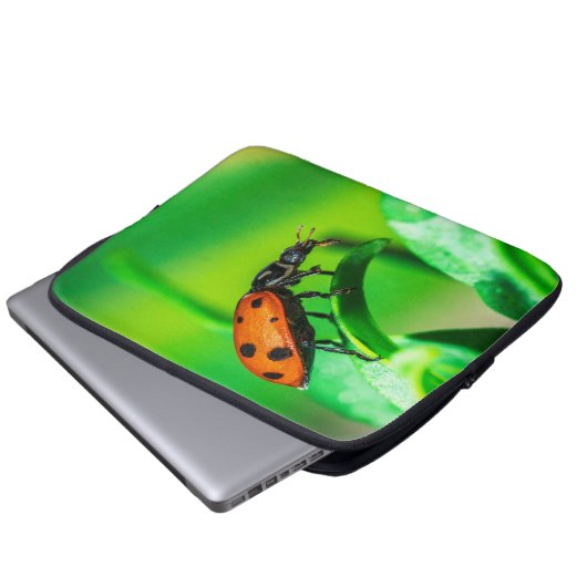Ladybug Leaf Laptopschutzhülle (Vorne Knopf)