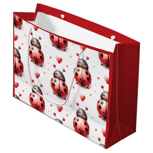 Ladybug Love (personalized) Große Geschenktüte (Vorderseite Schrägansicht)