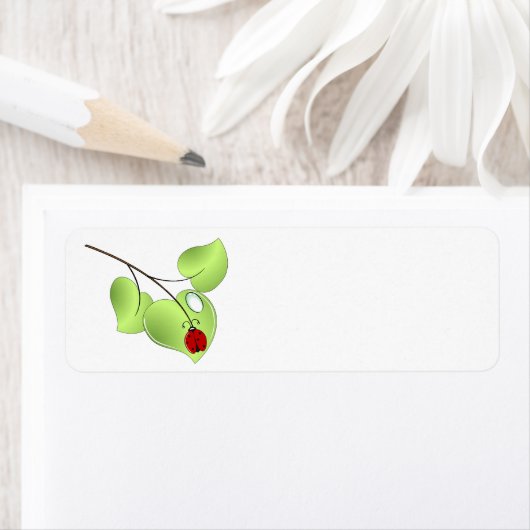 Ladybug mit drei Blätter und einem Tropfen (Insitu)