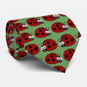 Ladybug Pattern auf Green Krawatte (Gerollt)