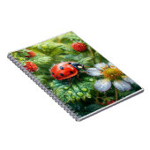 Ladybug Perched on Dew Covered Strawberry Pflanze Notizblock (Rechte Seite)