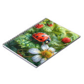 Ladybug Perched on Dew Covered Strawberry Pflanze Notizblock (Linke Seite)