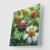 Ladybug Perched on Dew Covered Strawberry Pflanze Quadratische Wanduhr (Winkel)