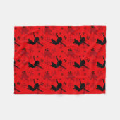 Ladybug Silhouette Red Pattern Fleecedecke (Vorderseite (Horizontal))