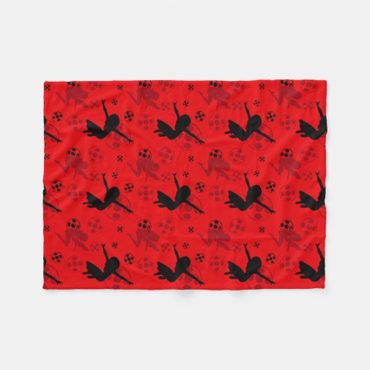 Ladybug Silhouette Red Pattern Fleecedecke (Vorderseite (Horizontal))