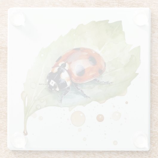 Ladybug sitzt auf einem Blatt in lebendiger Wasser Glasuntersetzer (Rückseite)