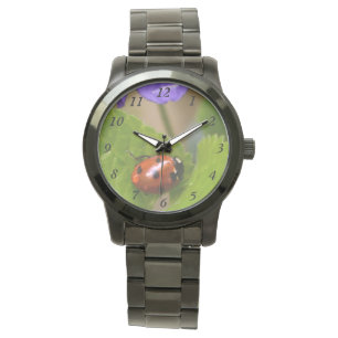 Ladybug über süße Violettsorten-Blume Armbanduhr