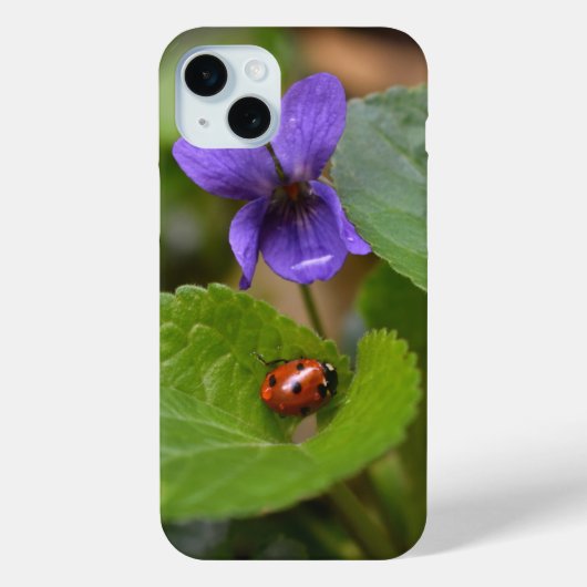 Ladybug über süße Violettsorten-Blume Case-Mate iPhone Hülle (Rückseite)