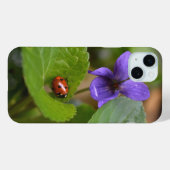 Ladybug über süße Violettsorten-Blume Case-Mate iPhone Hülle (Rückseite (Horizontal))