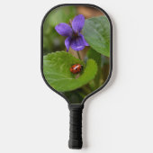 Ladybug über süße Violettsorten-Blume Pickleball Schläger (Rückseite)
