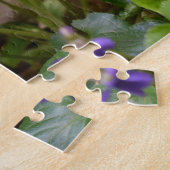 Ladybug über süße Violettsorten-Blume Puzzle (Seite)