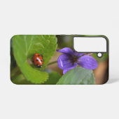 Ladybug über süße Violettsorten-Blume Samsung Galaxy Hülle (Rückseite (Horizontal))