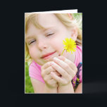 Ladybug und Dandelion Friend zum Geburtstag Karte<br><div class="desc">Lächelndes kleines Mädchen mit Ladybug und Löwenzahn zum Geburtstag eines Freundes</div>