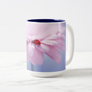 Ladybug und Pink Gerbera Daisy Two Tone Tasse