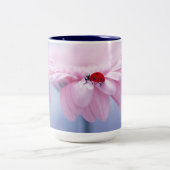 Ladybug und Pink Gerbera Daisy Two Tone Tasse (Mittel)