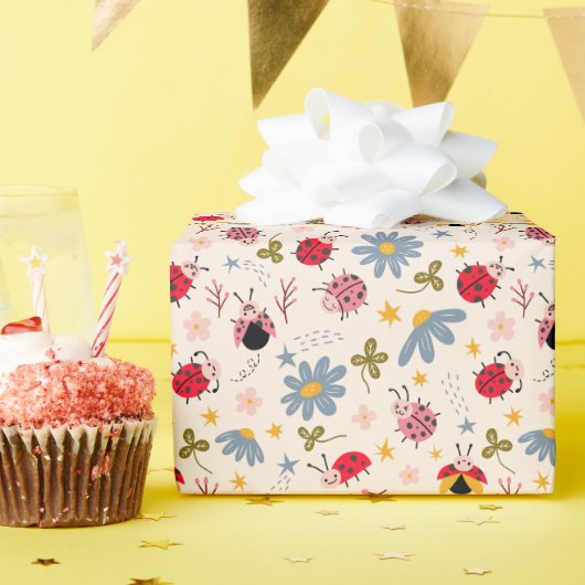 Ladybug Wildblume Pattern Geschenkpapier (Geburtstagsparty)